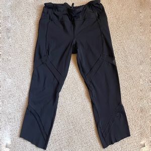 Lulu lemon black cropped leggings size 8